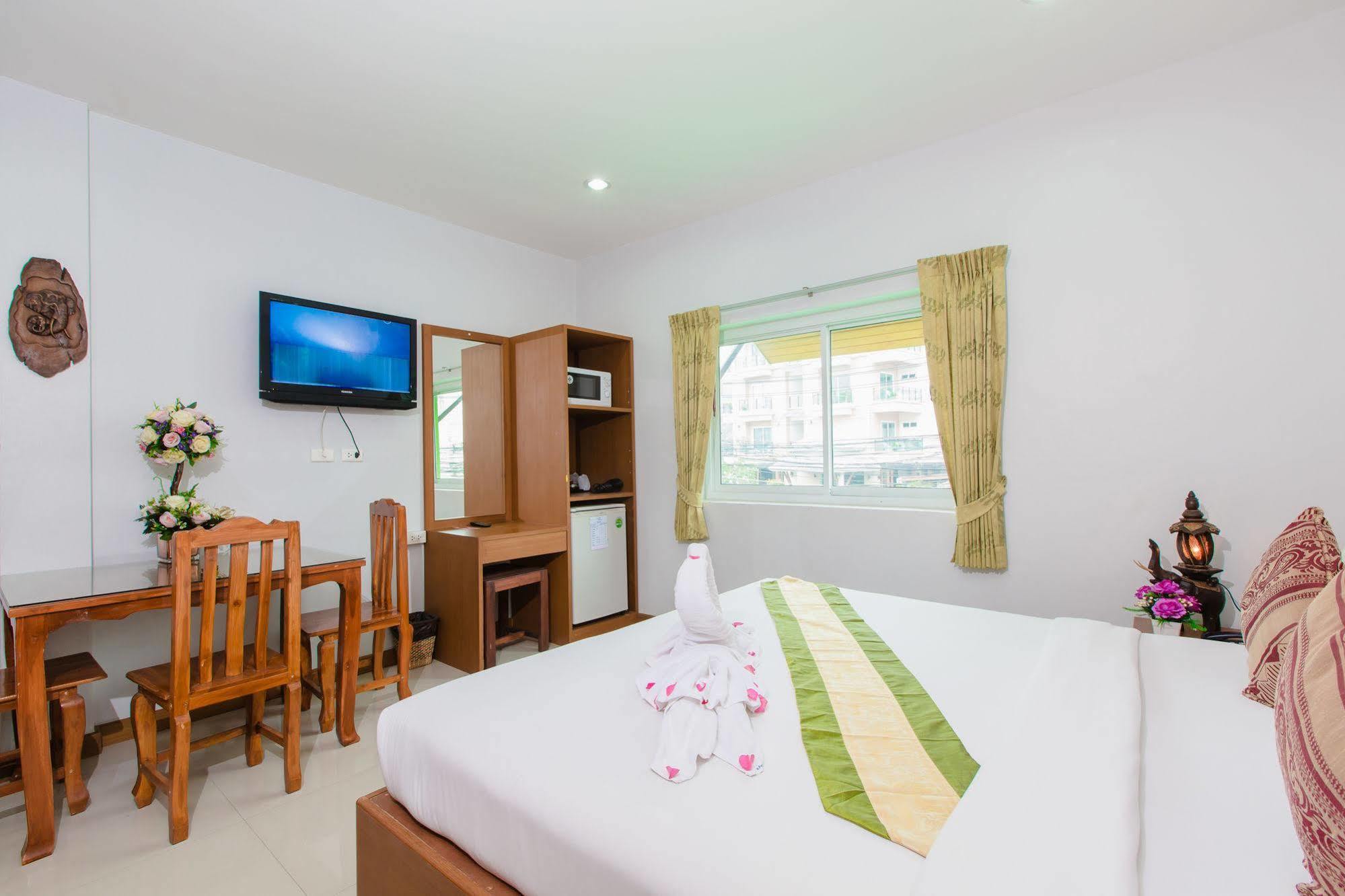 Hip Yaya Residences Patong Exterior photo